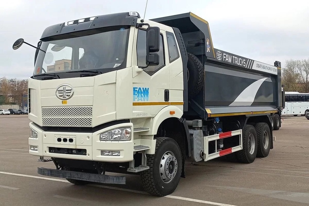 FAW J6 CA3250, 2023 год, 7 600 000 рублей, 1 фотография