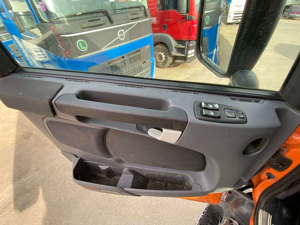 Scania R-Series, 4 420 000 рублей, 13 фотография
