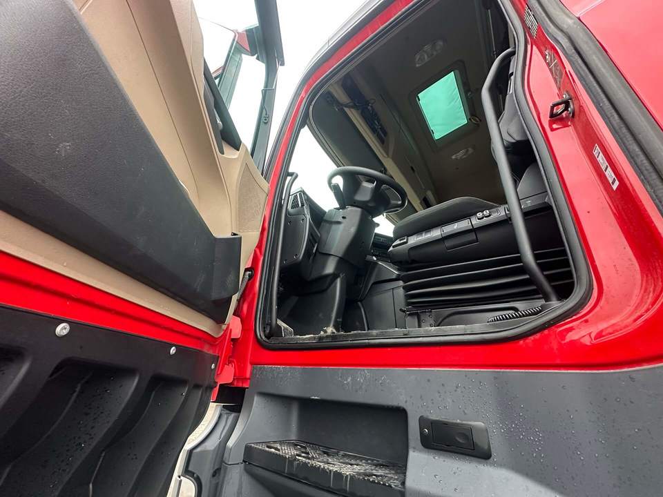 Mercedes-Benz Actros, 2023 год, 9 550 000 рублей, 12 фотография