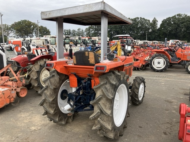 Kubota L1, 1986 год, 821 000 рублей, 3 фотография