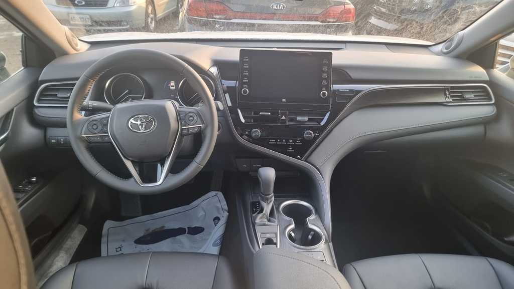 Toyota Camry XV70, 2022 год, 3 950 000 рублей, 2 фотография