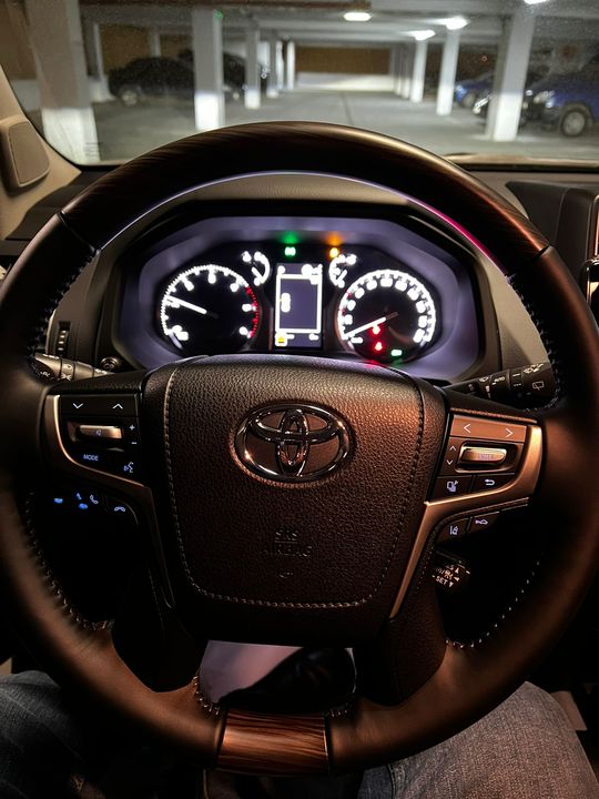 Toyota Land Cruiser Prado 150 рестайлинг 2, 2022 год, 10 500 000 рублей, 5 фотография