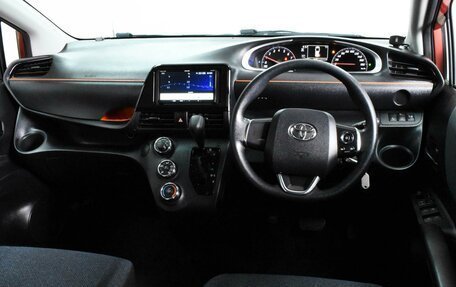 Toyota Sienta II, 2018 год, 1 529 000 рублей, 6 фотография