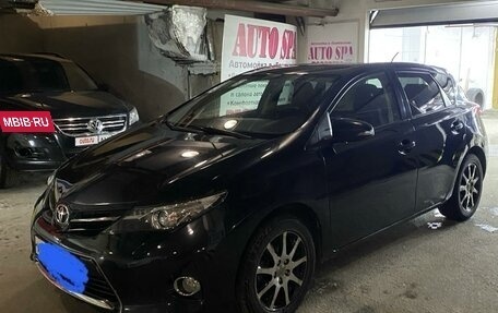 Toyota Auris II, 2013 год, 1 250 000 рублей, 2 фотография