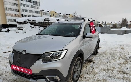 Renault Logan II, 2018 год, 1 325 000 рублей, 5 фотография