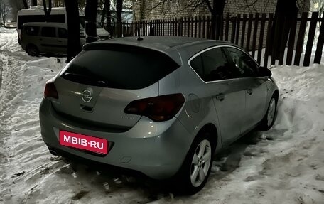 Opel Astra J, 2010 год, 805 000 рублей, 2 фотография