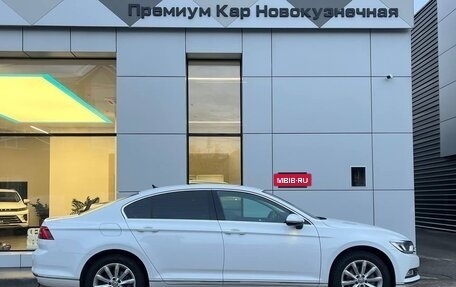 Volkswagen Passat B8 рестайлинг, 2018 год, 2 040 000 рублей, 2 фотография