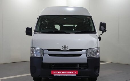 Toyota HiAce H200, 2015 год, 2 550 000 рублей, 2 фотография