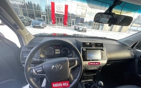 Toyota Land Cruiser Prado 150 рестайлинг 2, 2018 год, 5 200 000 рублей, 9 фотография