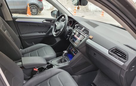 Volkswagen Tiguan II, 2021 год, 2 810 000 рублей, 14 фотография