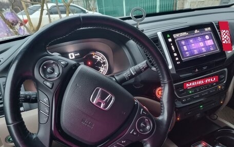 Honda Pilot III рестайлинг, 2016 год, 3 300 000 рублей, 8 фотография