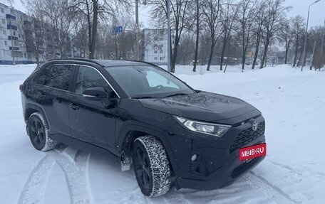 Toyota RAV4, 2021 год, 3 900 000 рублей, 2 фотография