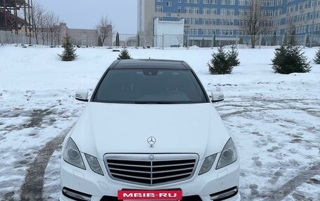 Mercedes-Benz E-Класс, 2012 год, 2 250 000 рублей, 2 фотография