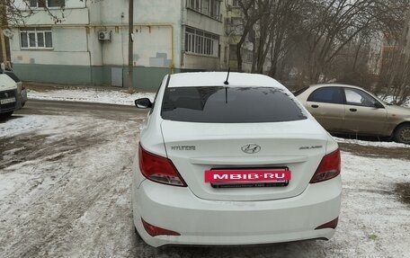 Hyundai Solaris II рестайлинг, 2015 год, 920 000 рублей, 2 фотография
