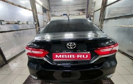 Toyota Camry, 2018 год, 2 700 000 рублей, 6 фотография