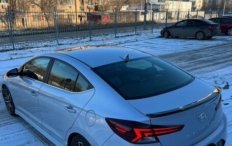 Hyundai Elantra VI рестайлинг, 2019 год, 1 900 000 рублей, 9 фотография