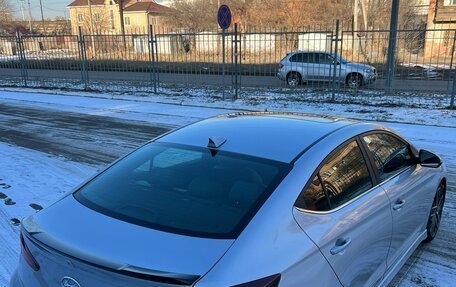 Hyundai Elantra VI рестайлинг, 2019 год, 1 900 000 рублей, 8 фотография