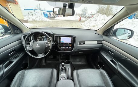 Mitsubishi Outlander III рестайлинг 3, 2013 год, 1 600 000 рублей, 14 фотография