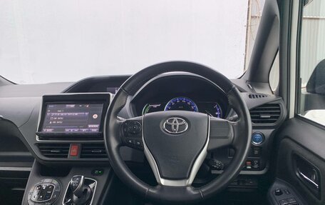 Toyota Noah III, 2015 год, 2 080 000 рублей, 12 фотография
