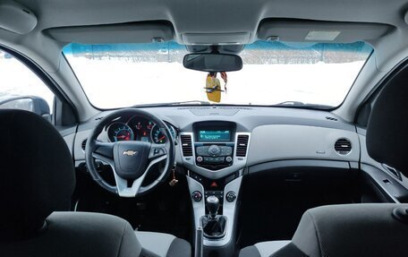 Chevrolet Cruze II, 2011 год, 900 000 рублей, 17 фотография