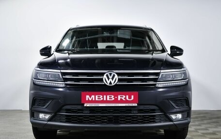 Volkswagen Tiguan II, 2018 год, 2 395 900 рублей, 2 фотография
