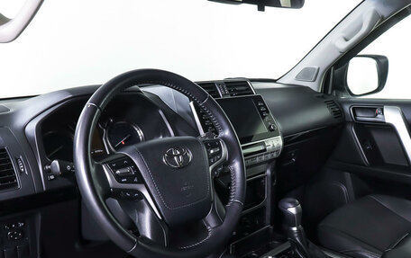 Toyota Land Cruiser Prado 150 рестайлинг 2, 2022 год, 6 199 000 рублей, 16 фотография