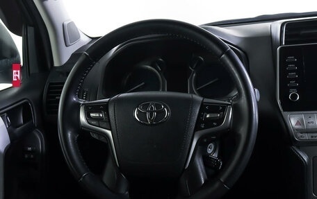 Toyota Land Cruiser Prado 150 рестайлинг 2, 2022 год, 6 199 000 рублей, 17 фотография