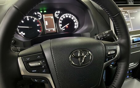 Toyota Land Cruiser Prado 150 рестайлинг 2, 2022 год, 8 590 000 рублей, 5 фотография