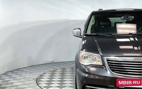 Chrysler Voyager IV, 2012 год, 1 687 000 рублей, 17 фотография