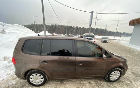 Volkswagen Touran III, 2012 год, 999 999 рублей, 5 фотография