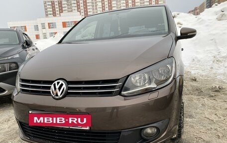 Volkswagen Touran III, 2012 год, 999 999 рублей, 4 фотография