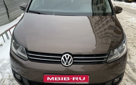 Volkswagen Touran III, 2012 год, 999 999 рублей, 2 фотография