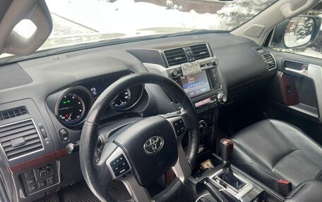 Toyota Land Cruiser Prado 150 рестайлинг 2, 2017 год, 3 950 000 рублей, 5 фотография