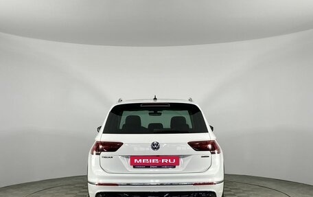 Volkswagen Tiguan II, 2018 год, 3 270 000 рублей, 6 фотография