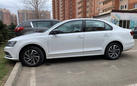 Volkswagen Jetta VI, 2018 год, 1 550 000 рублей, 2 фотография