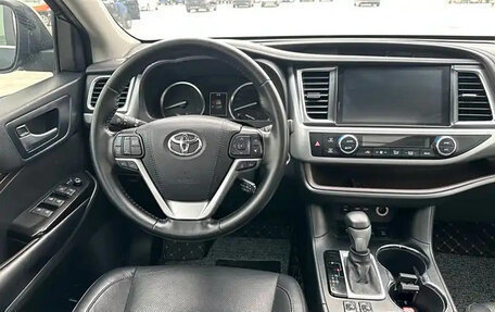 Toyota Highlander, 2021 год, 4 740 000 рублей, 12 фотография