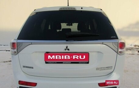Mitsubishi Outlander III рестайлинг 3, 2013 год, 1 700 000 рублей, 6 фотография
