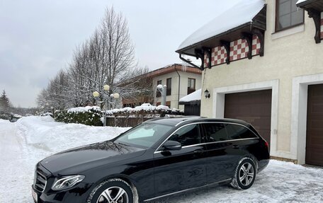 Mercedes-Benz E-Класс, 2019 год, 3 850 000 рублей, 21 фотография