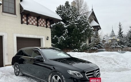 Mercedes-Benz E-Класс, 2019 год, 3 850 000 рублей, 28 фотография