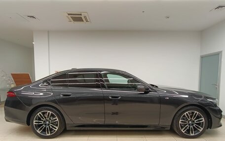 BMW 5 серия, 2023 год, 9 600 000 рублей, 4 фотография