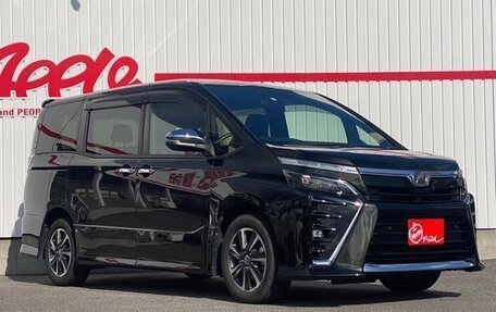 Toyota Voxy III, 2019 год, 2 300 000 рублей, 2 фотография
