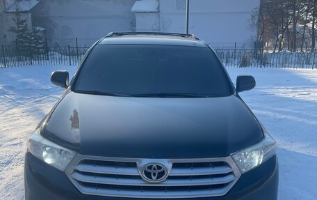 Toyota Highlander III, 2011 год, 2 200 000 рублей, 2 фотография