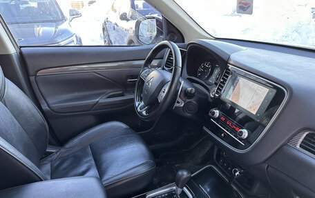 Mitsubishi Outlander III рестайлинг 3, 2020 год, 2 999 999 рублей, 7 фотография