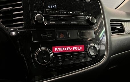 Mitsubishi Outlander III рестайлинг 3, 2013 год, 1 796 000 рублей, 13 фотография