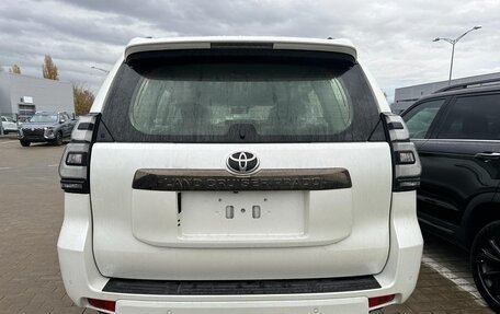 Toyota Land Cruiser Prado 150 рестайлинг 2, 2023 год, 8 790 000 рублей, 5 фотография