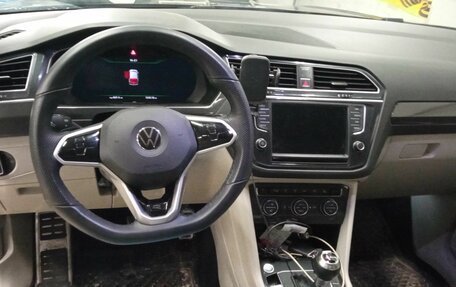 Volkswagen Tiguan II, 2017 год, 2 351 000 рублей, 5 фотография