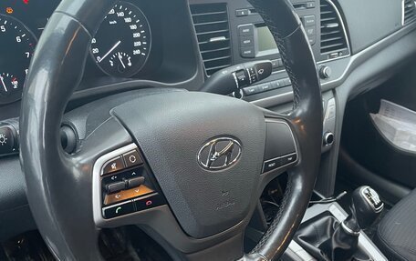 Hyundai Elantra VI рестайлинг, 2018 год, 1 700 000 рублей, 10 фотография