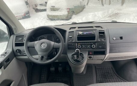 Volkswagen Caravelle T5, 2013 год, 2 160 000 рублей, 2 фотография