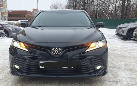 Toyota Camry, 2019 год, 3 090 000 рублей, 2 фотография