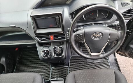 Toyota Voxy III, 2015 год, 2 199 999 рублей, 4 фотография